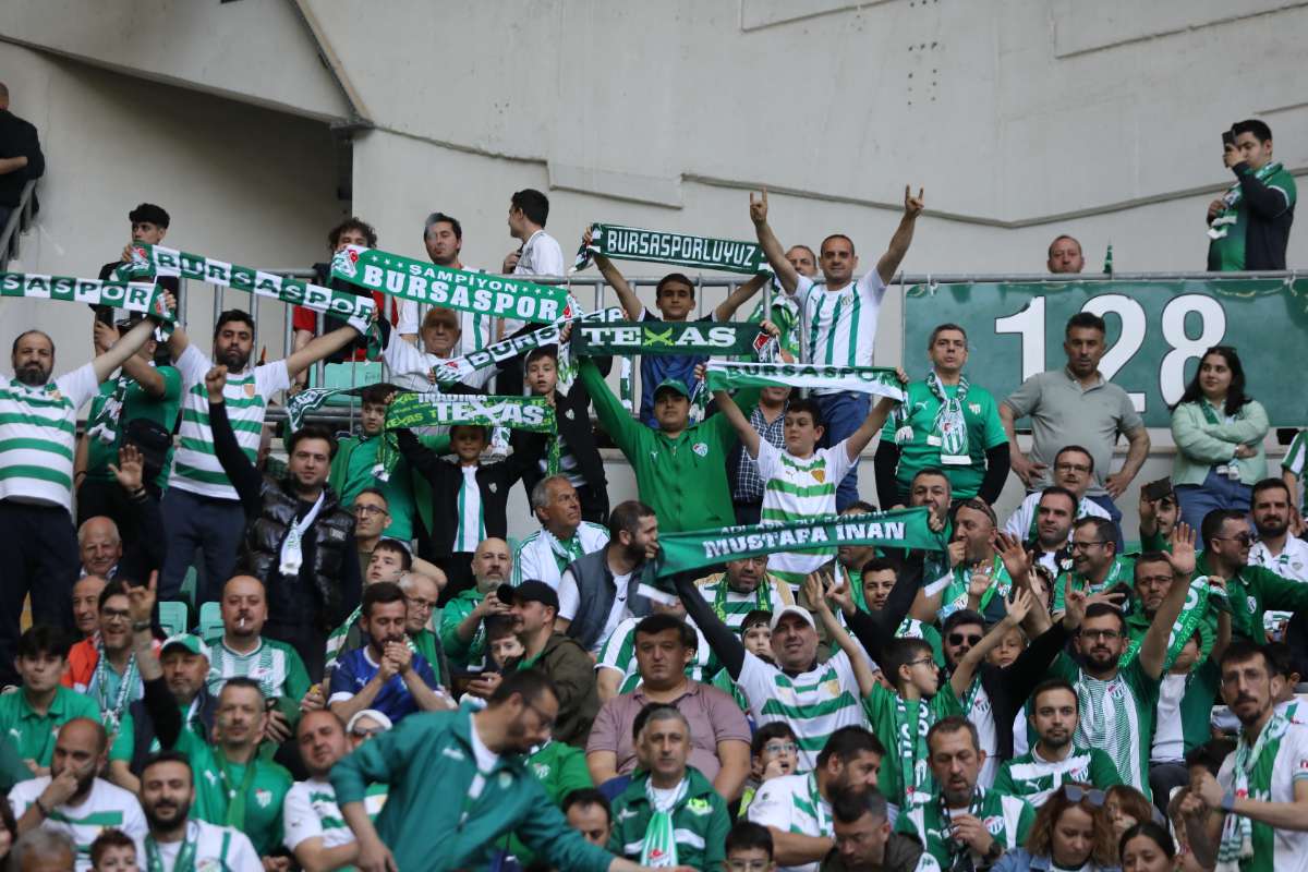 (FOTO GALERİ) BURSASPOR-BORNOVA FK TARAFTAR FOTOĞRAFLARI-1