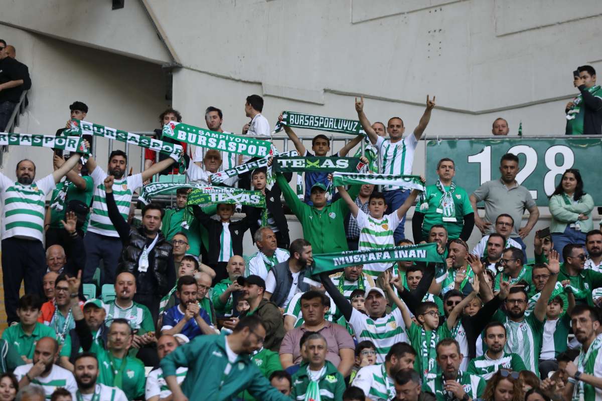 (FOTO GALERİ) BURSASPOR-BORNOVA FK TARAFTAR FOTOĞRAFLARI-1