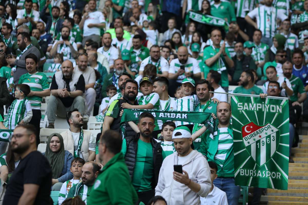 (FOTO GALERİ) BURSASPOR-BORNOVA FK TARAFTAR FOTOĞRAFLARI-1