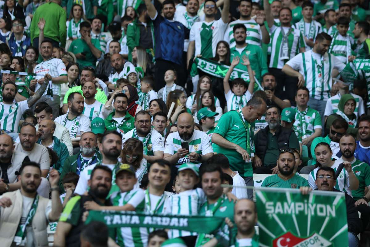 (FOTO GALERİ) BURSASPOR-BORNOVA FK TARAFTAR FOTOĞRAFLARI-1