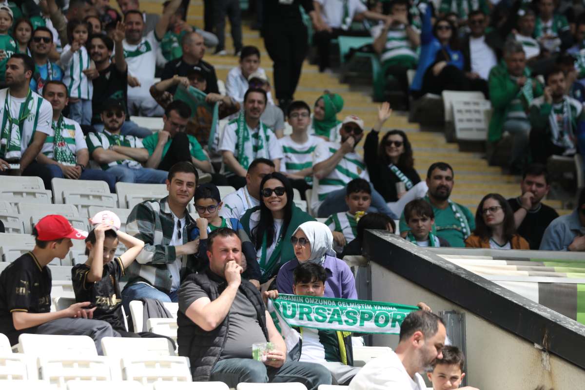 (FOTO GALERİ) BURSASPOR-BORNOVA FK TARAFTAR FOTOĞRAFLARI-1