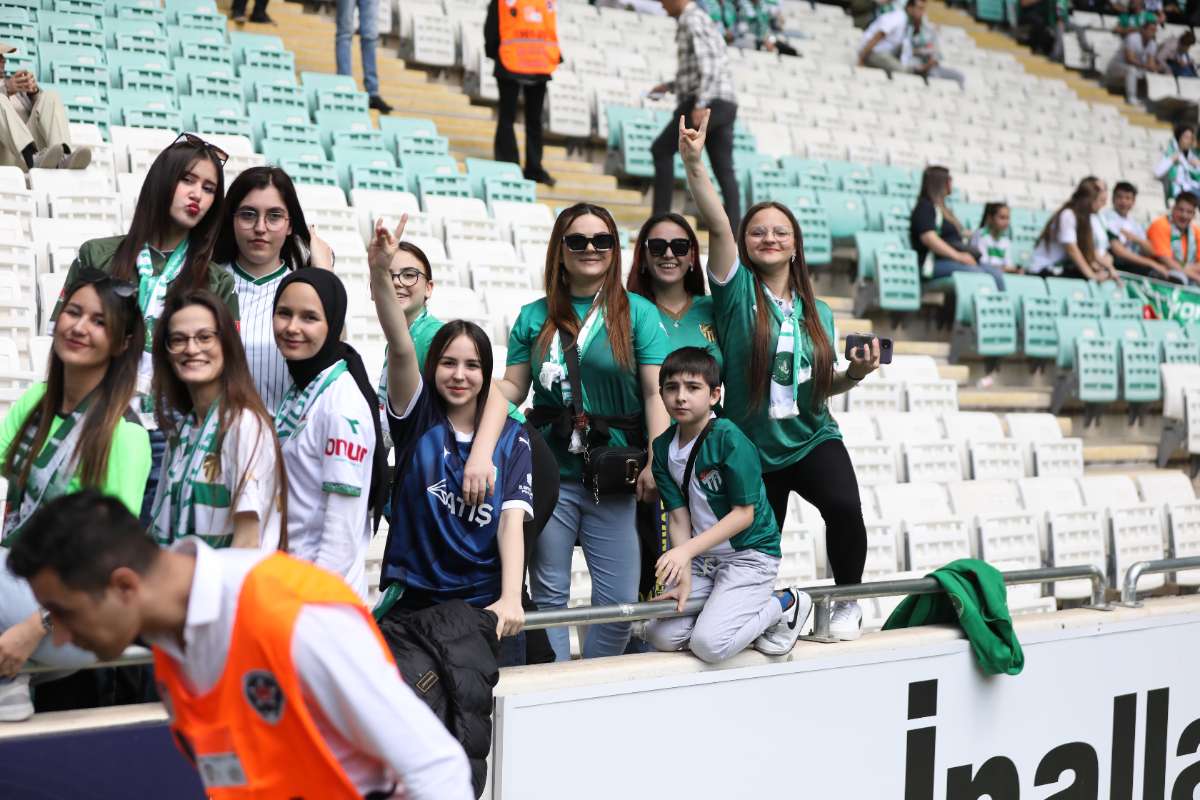 (FOTO GALERİ) BURSASPOR-BORNOVA FK TARAFTAR FOTOĞRAFLARI-1