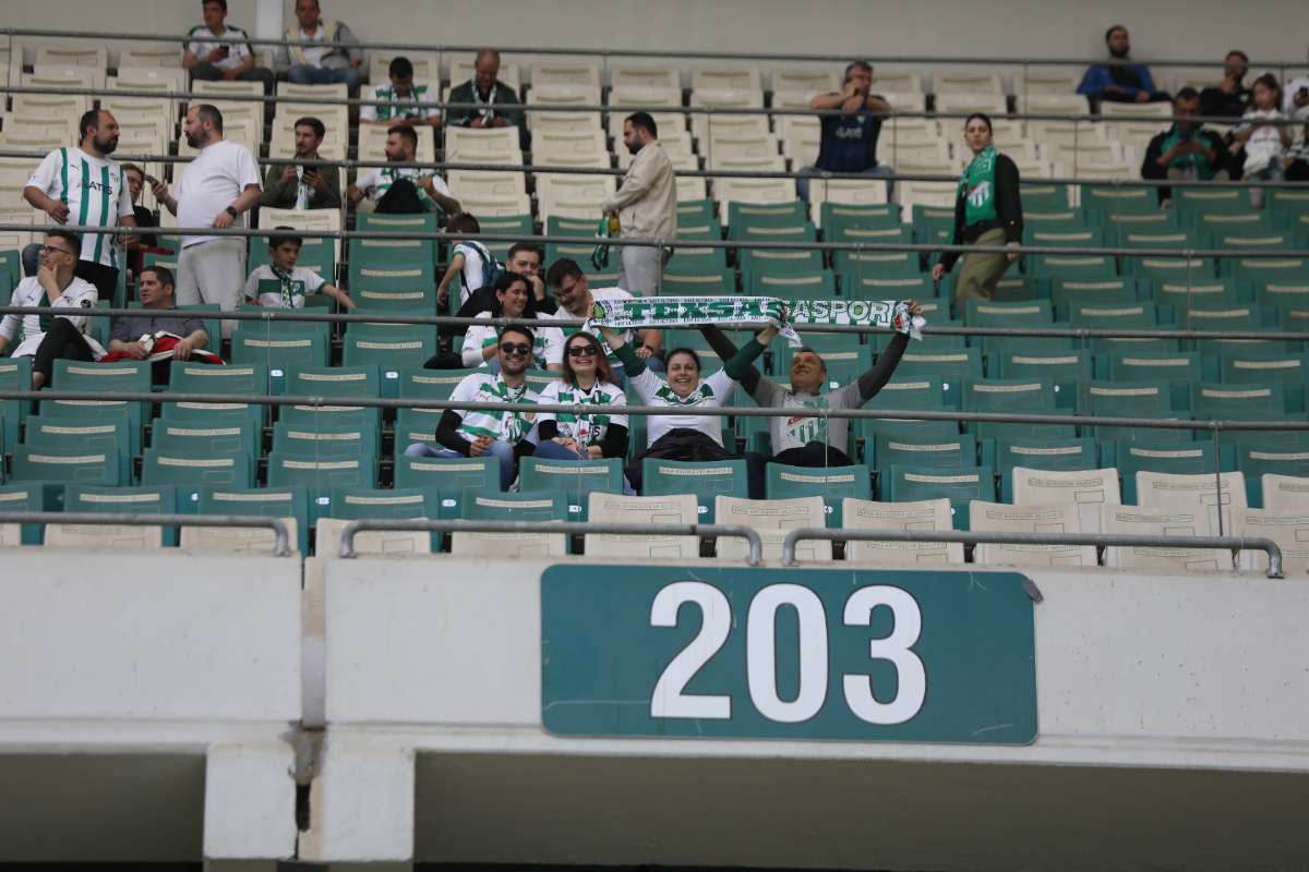 (FOTO GALERİ) BURSASPOR-BORNOVA FK TARAFTAR FOTOĞRAFLARI-1