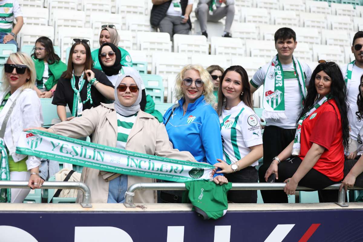 (FOTO GALERİ) BURSASPOR-BORNOVA FK TARAFTAR FOTOĞRAFLARI-1