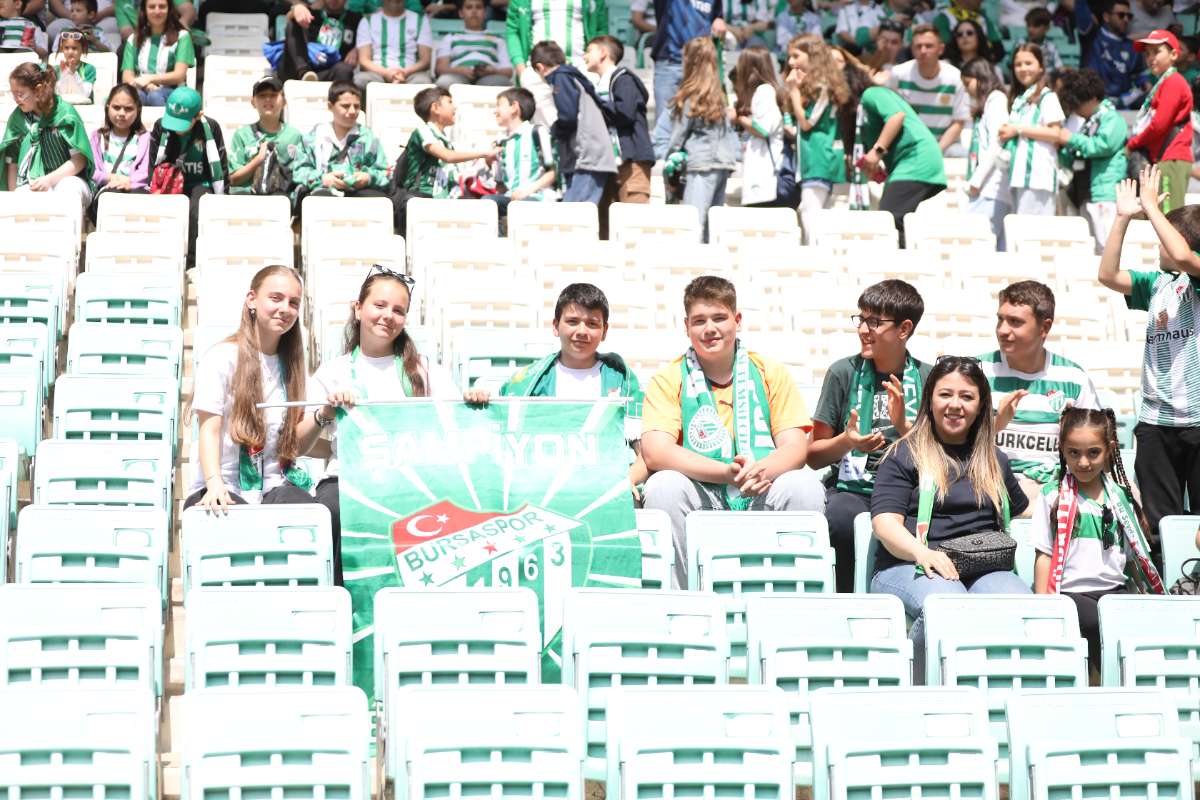 (FOTO GALERİ) BURSASPOR-BORNOVA FK TARAFTAR FOTOĞRAFLARI-1