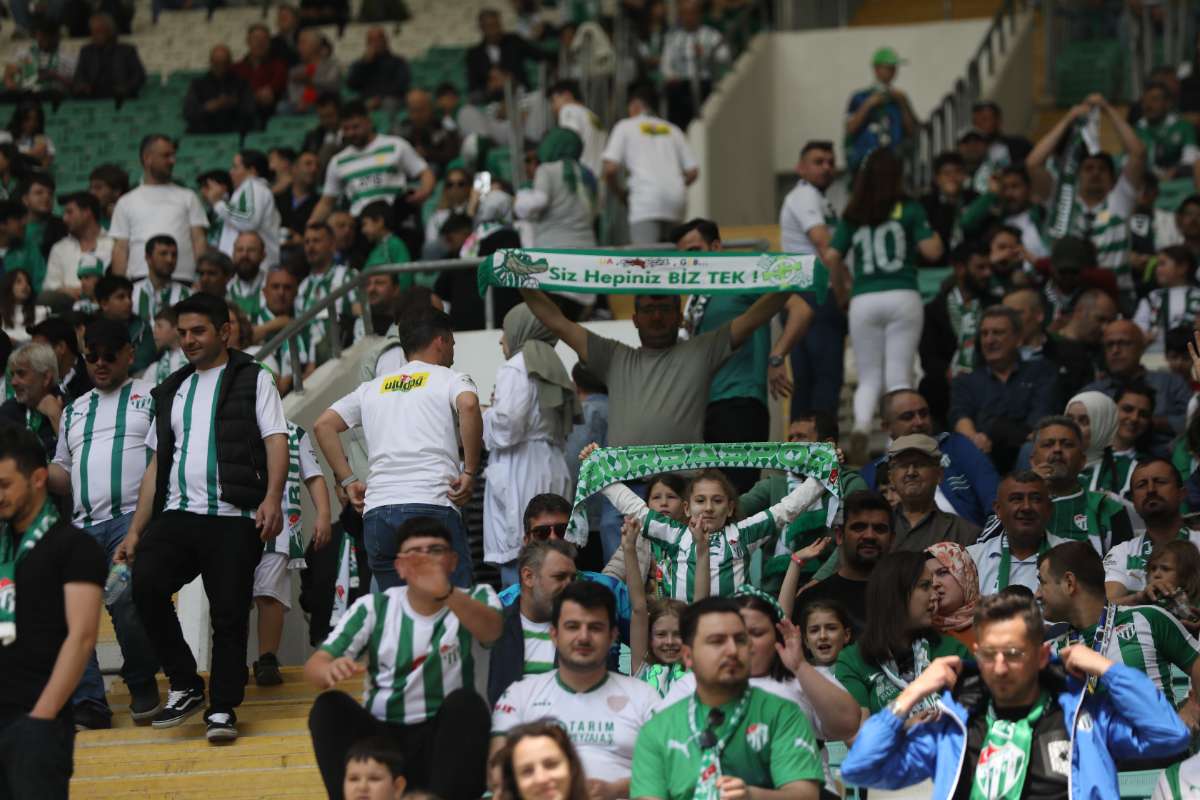 (FOTO GALERİ) BURSASPOR-BORNOVA FK TARAFTAR FOTOĞRAFLARI-1