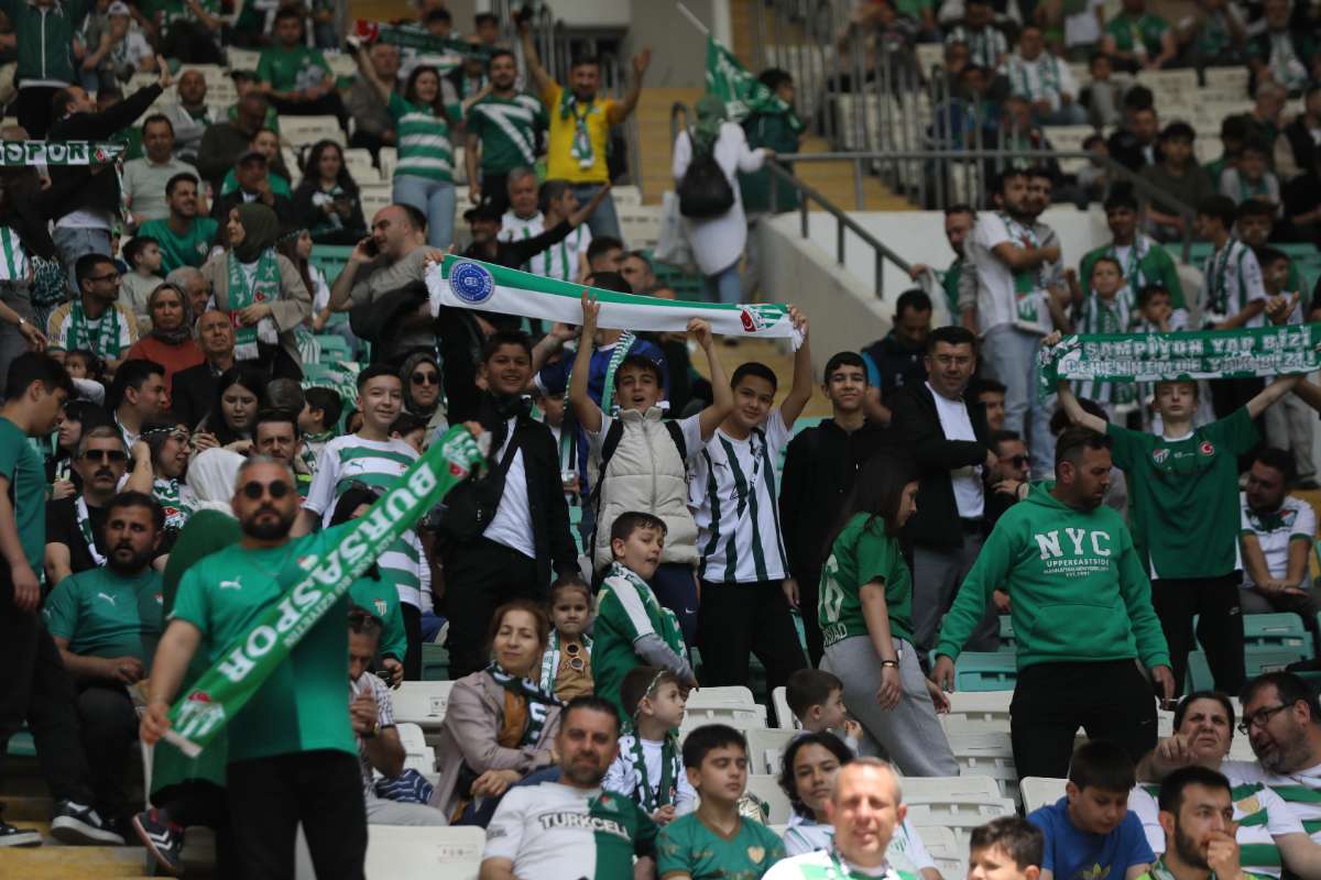 (FOTO GALERİ) BURSASPOR-BORNOVA FK TARAFTAR FOTOĞRAFLARI-1