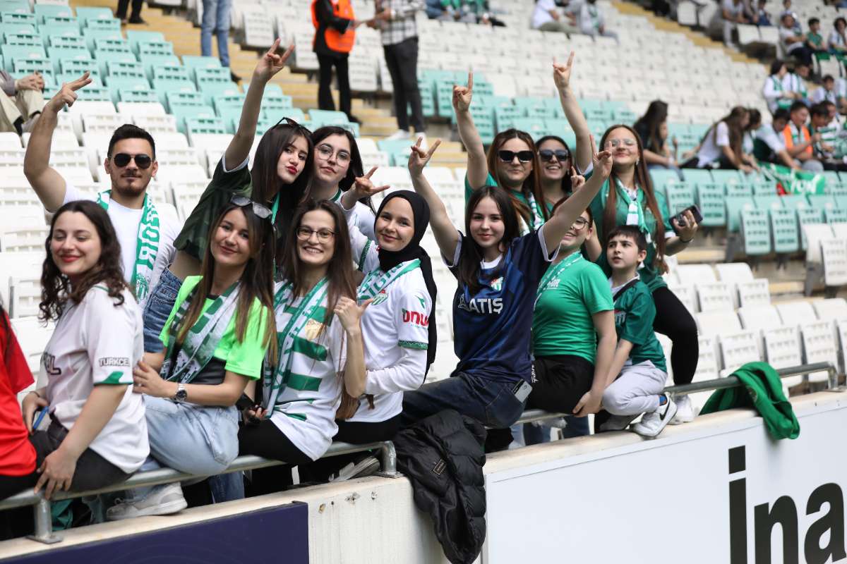 (FOTO GALERİ) BURSASPOR-BORNOVA FK TARAFTAR FOTOĞRAFLARI-1