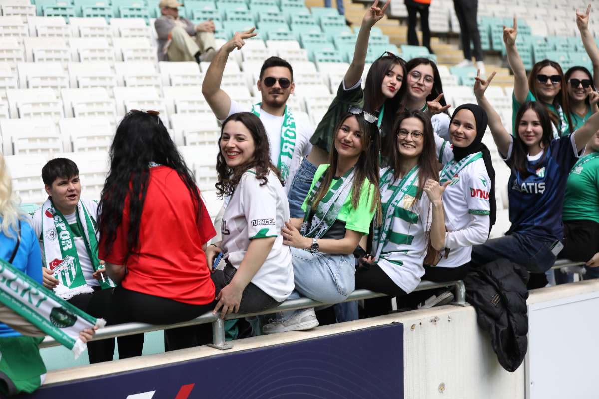 (FOTO GALERİ) BURSASPOR-BORNOVA FK TARAFTAR FOTOĞRAFLARI-1