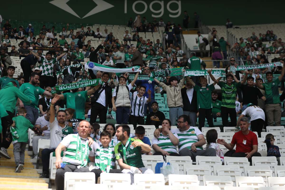 (FOTO GALERİ) BURSASPOR-BORNOVA FK TARAFTAR FOTOĞRAFLARI-1