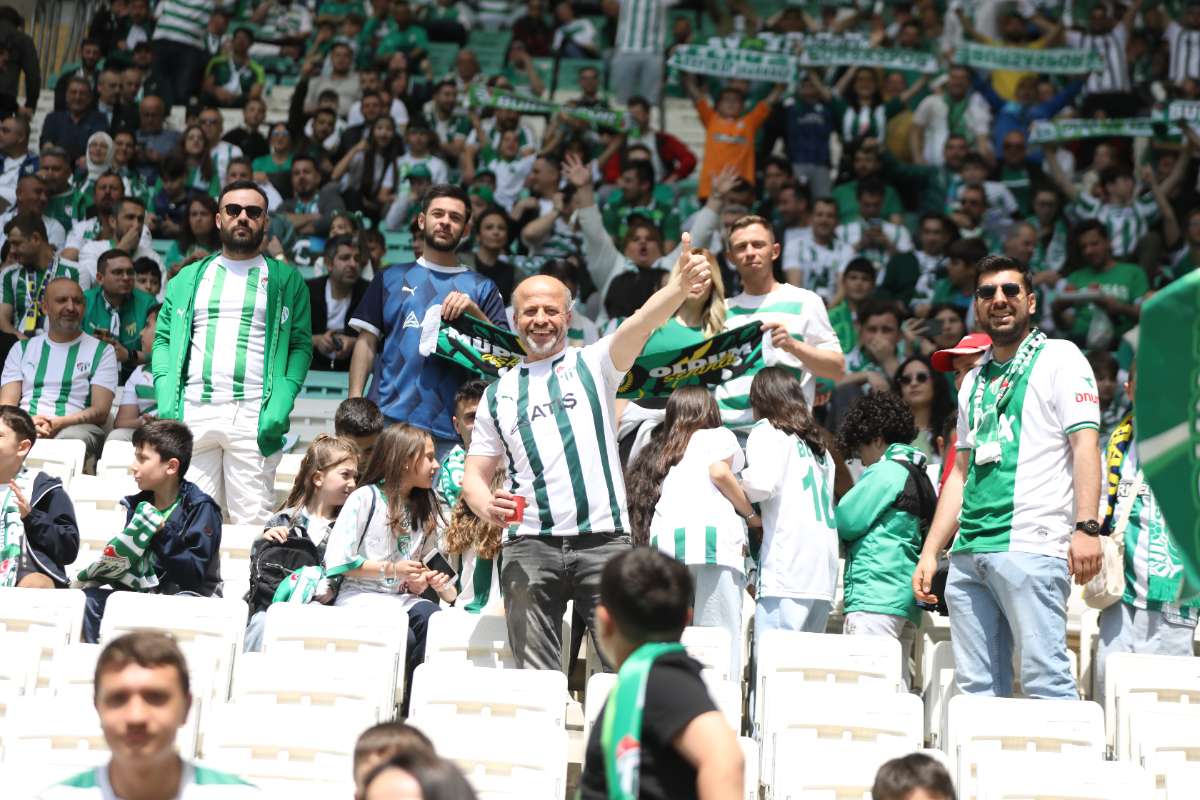 (FOTO GALERİ) BURSASPOR-BORNOVA FK TARAFTAR FOTOĞRAFLARI-1