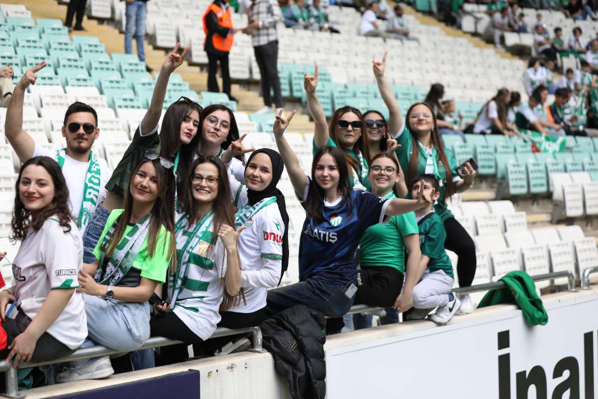 (FOTO GALERİ) BURSASPOR-BORNOVA FK TARAFTAR FOTOĞRAFLARI-1