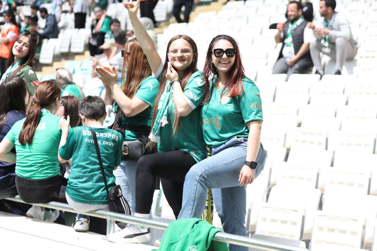 (FOTO GALERİ) BURSASPOR-BORNOVA FK TARAFTAR FOTOĞRAFLARI-1