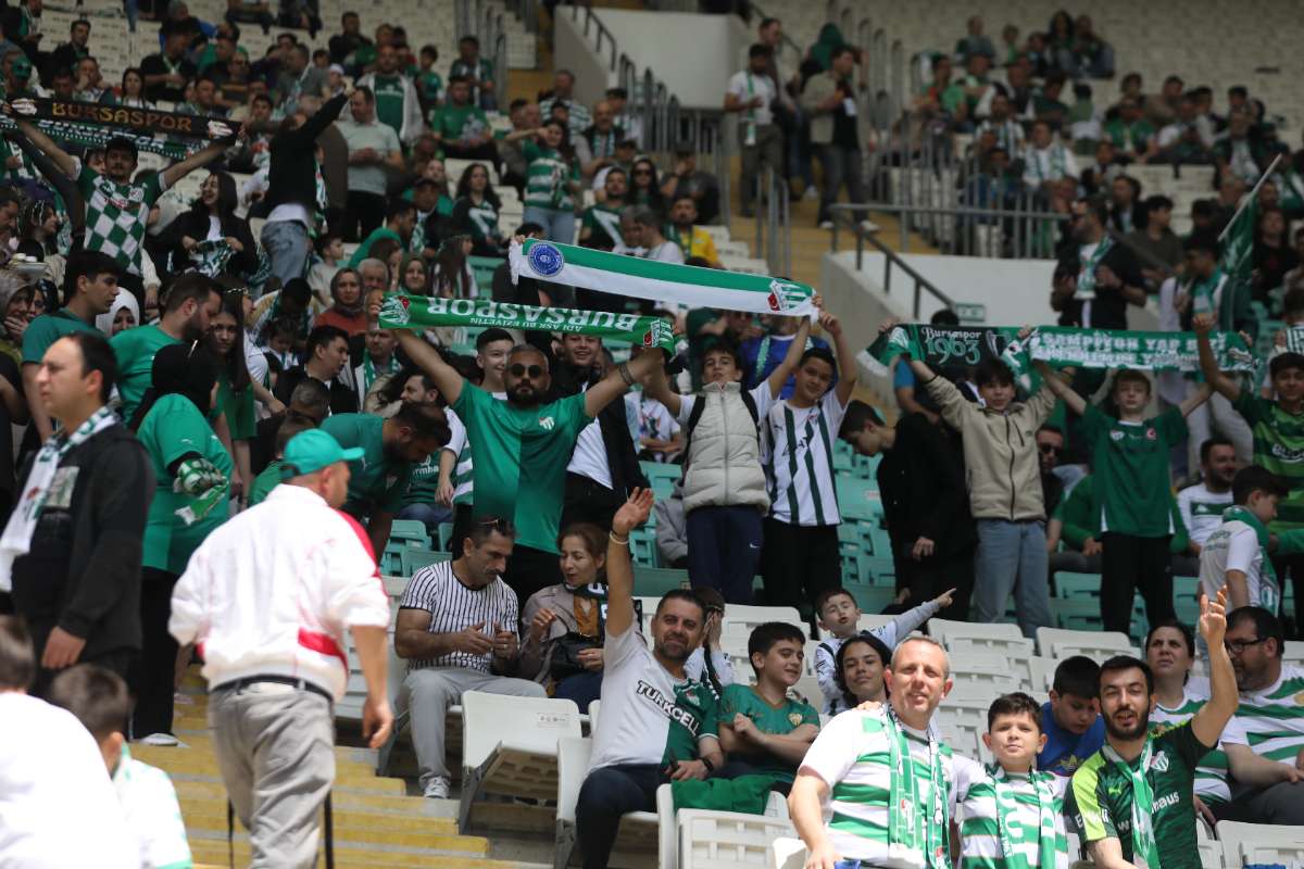 (FOTO GALERİ) BURSASPOR-BORNOVA FK TARAFTAR FOTOĞRAFLARI-1