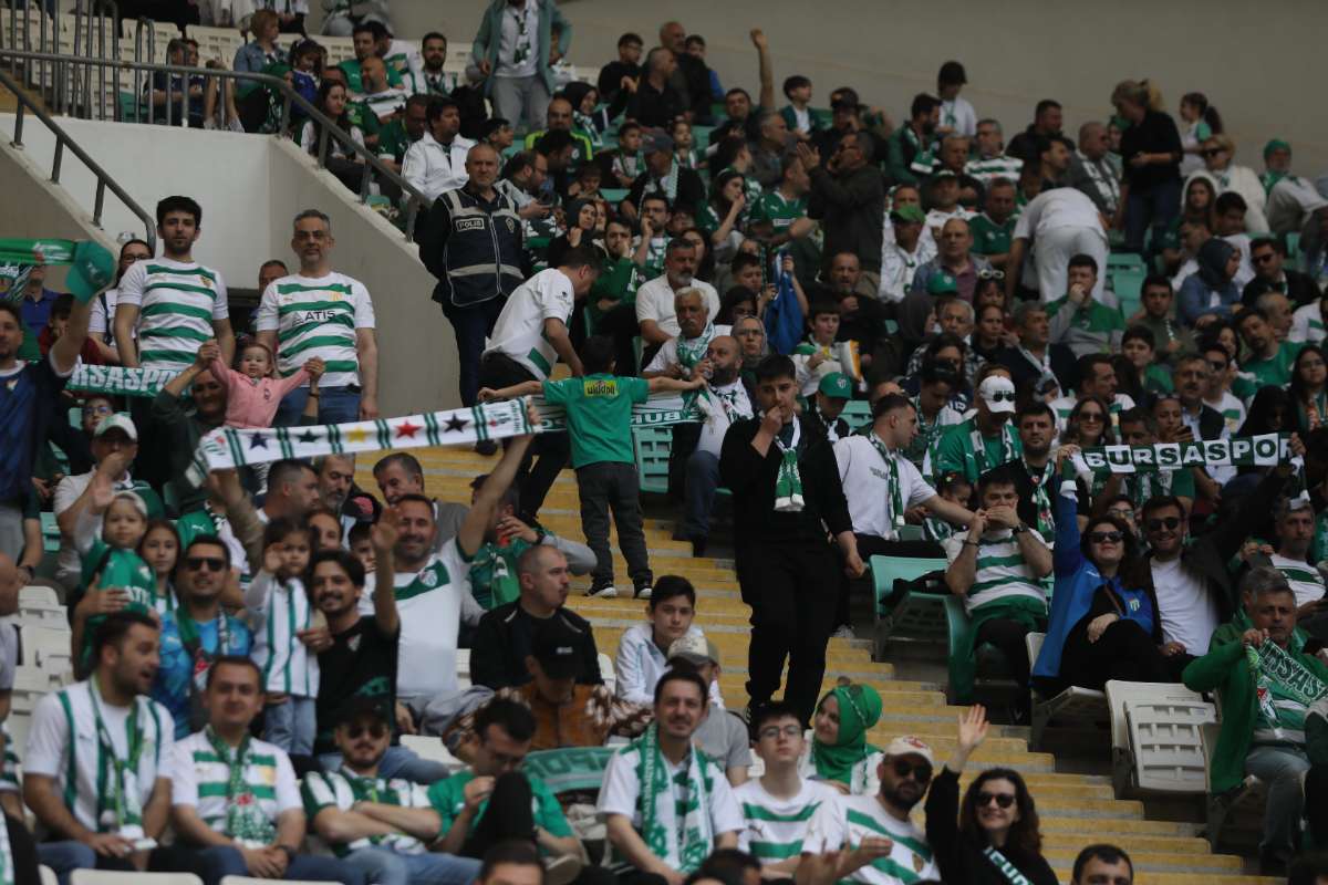(FOTO GALERİ) BURSASPOR-BORNOVA FK TARAFTAR FOTOĞRAFLARI-1