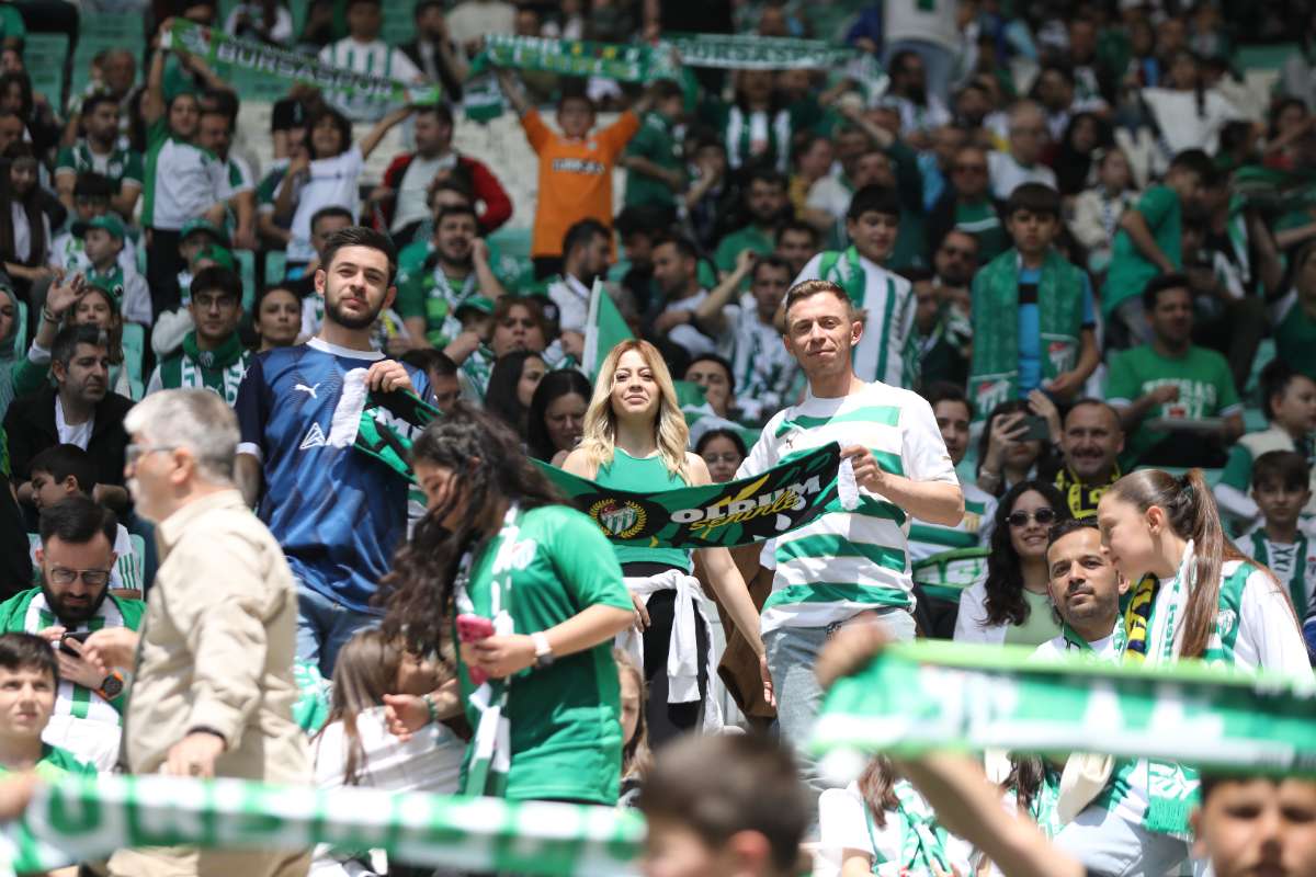 (FOTO GALERİ) BURSASPOR-BORNOVA FK TARAFTAR FOTOĞRAFLARI-1