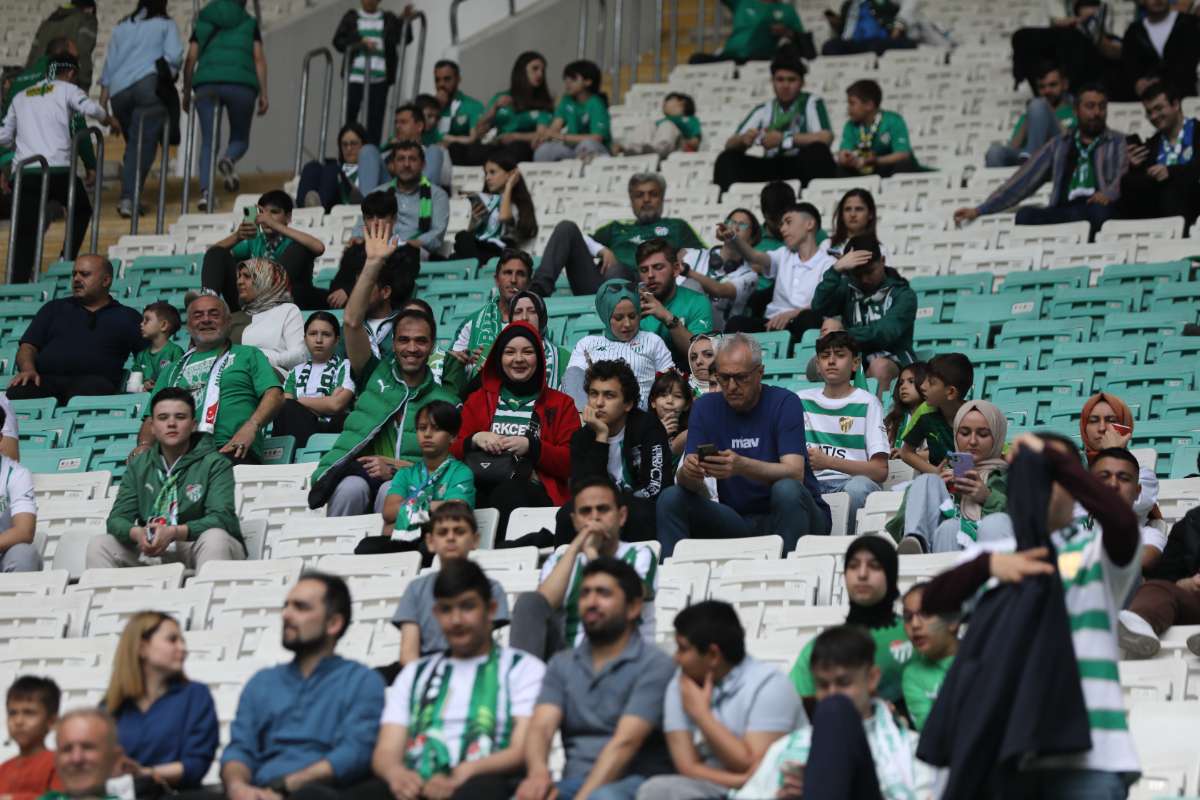 (FOTO GALERİ) BURSASPOR-BORNOVA FK TARAFTAR FOTOĞRAFLARI-1