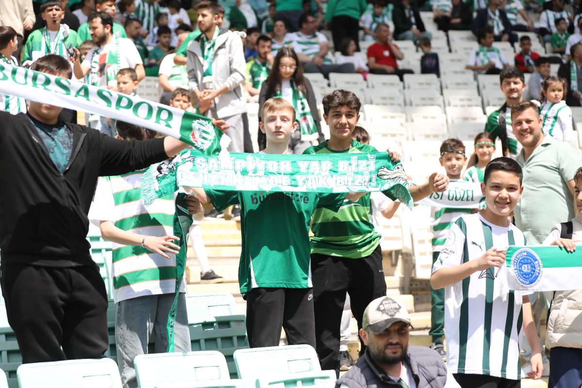 (FOTO GALERİ) BURSASPOR-BORNOVA FK TARAFTAR FOTOĞRAFLARI-1