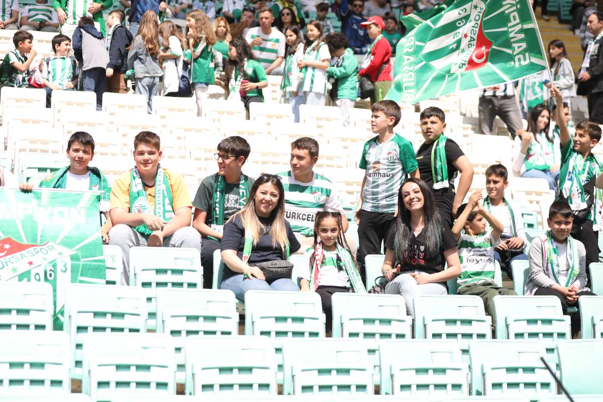 (FOTO GALERİ) BURSASPOR-BORNOVA FK TARAFTAR FOTOĞRAFLARI-1