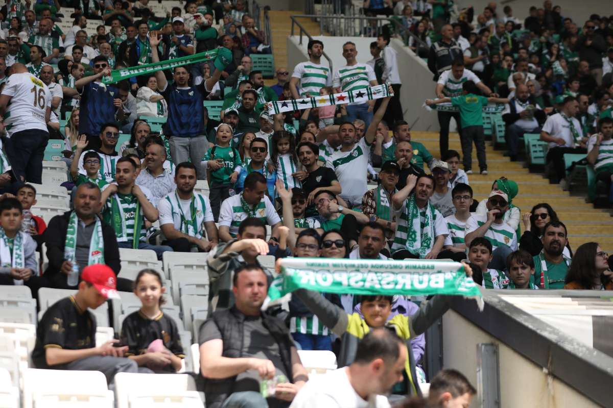 (FOTO GALERİ) BURSASPOR-BORNOVA FK TARAFTAR FOTOĞRAFLARI-1