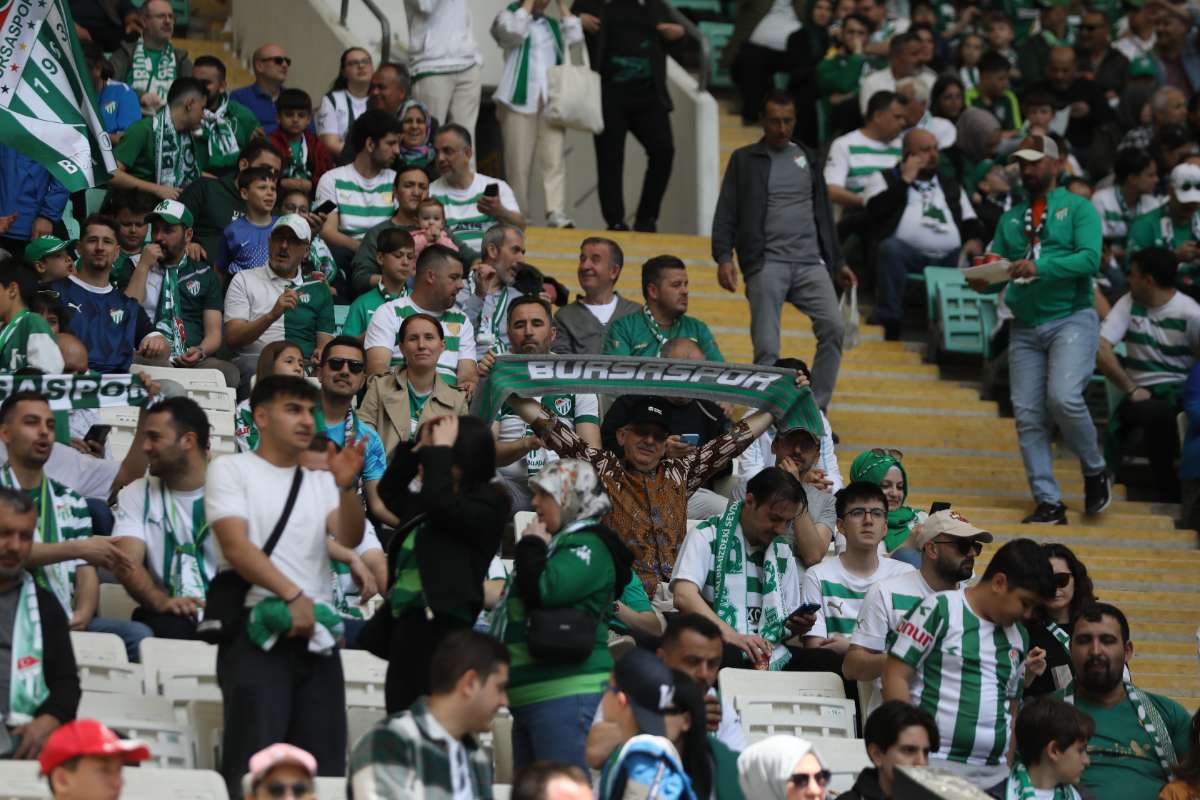 (FOTO GALERİ) BURSASPOR-BORNOVA FK TARAFTAR FOTOĞRAFLARI-1