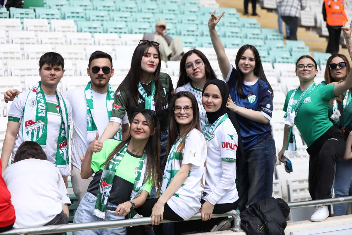 (FOTO GALERİ) BURSASPOR-BORNOVA FK TARAFTAR FOTOĞRAFLARI-1