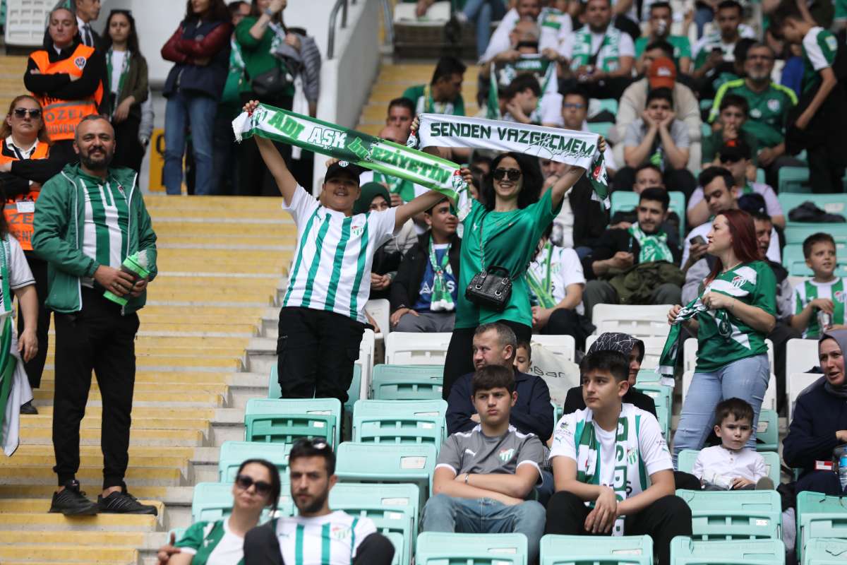 (FOTO GALERİ) BURSASPOR-BORNOVA FK TARAFTAR FOTOĞRAFLARI-1