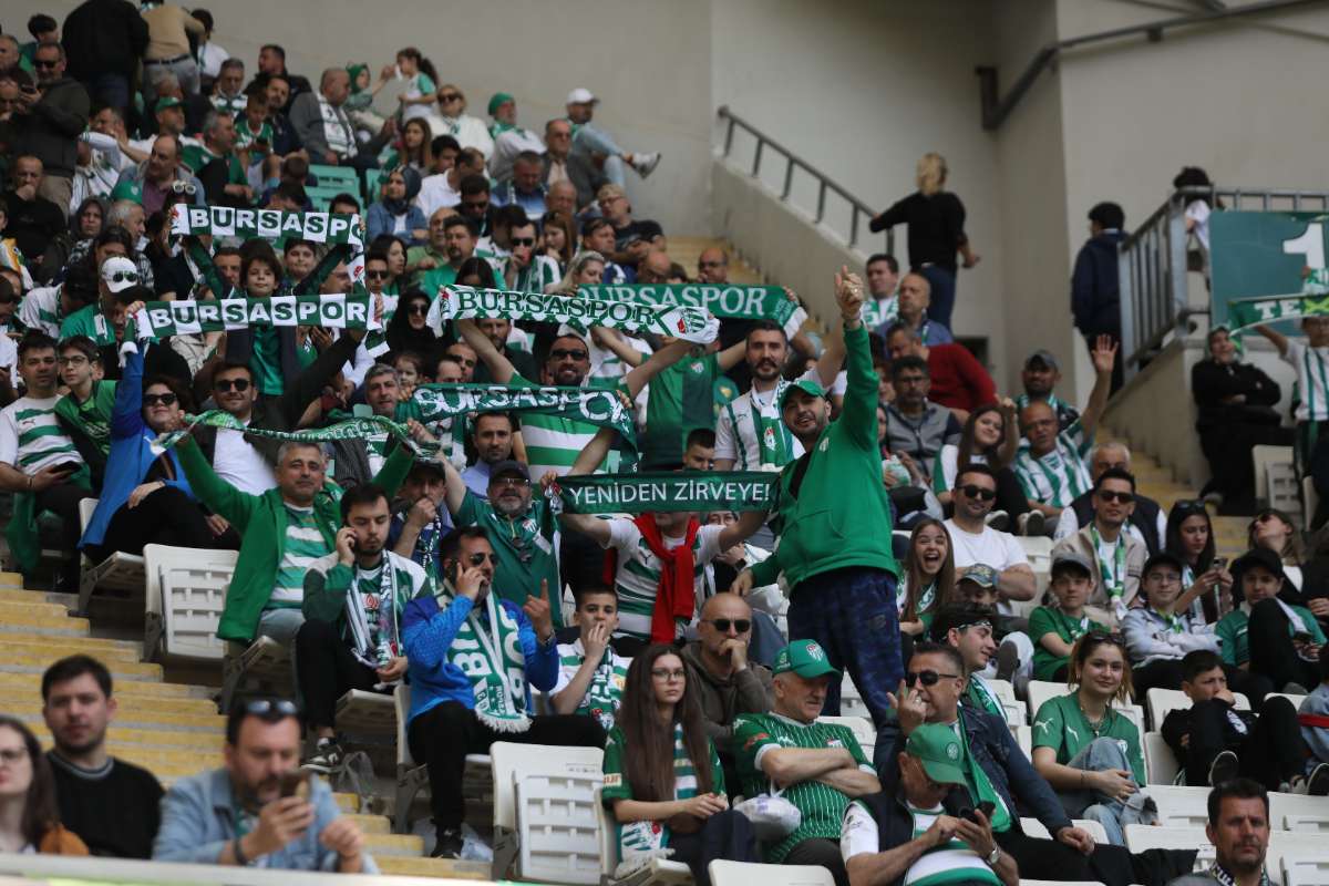 (FOTO GALERİ) BURSASPOR-BORNOVA FK TARAFTAR FOTOĞRAFLARI-1