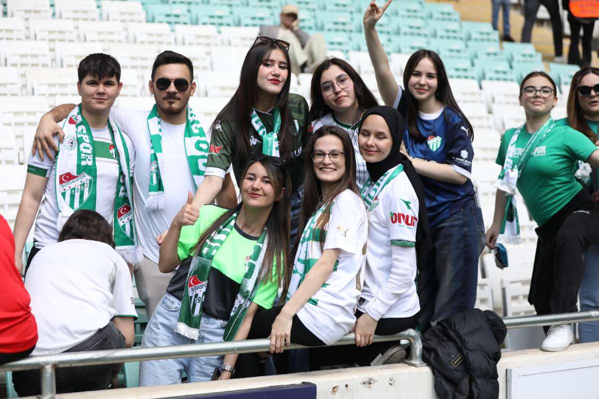 (FOTO GALERİ) BURSASPOR-BORNOVA FK TARAFTAR FOTOĞRAFLARI-1