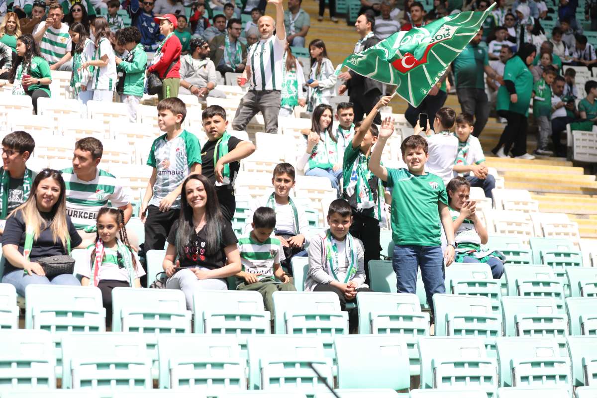 (FOTO GALERİ) BURSASPOR-BORNOVA FK TARAFTAR FOTOĞRAFLARI-1