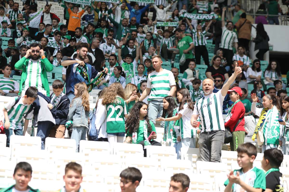 (FOTO GALERİ) BURSASPOR-BORNOVA FK TARAFTAR FOTOĞRAFLARI-1