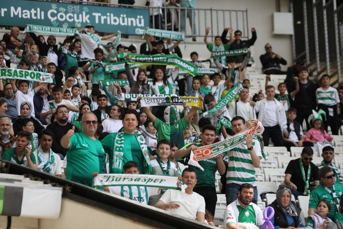 (FOTO GALERİ) BURSASPOR-BORNOVA FK TARAFTAR FOTOĞRAFLARI-1