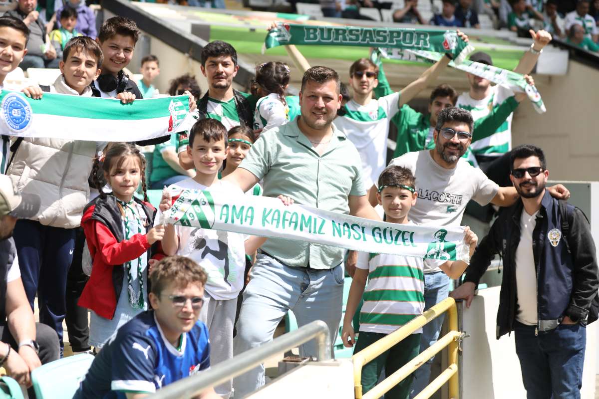 (FOTO GALERİ) BURSASPOR-BORNOVA FK TARAFTAR FOTOĞRAFLARI-1