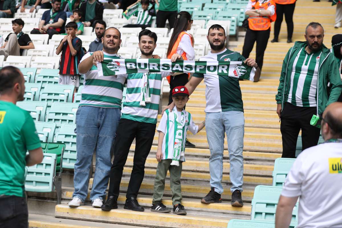 (FOTO GALERİ) BURSASPOR-BORNOVA FK TARAFTAR FOTOĞRAFLARI-1
