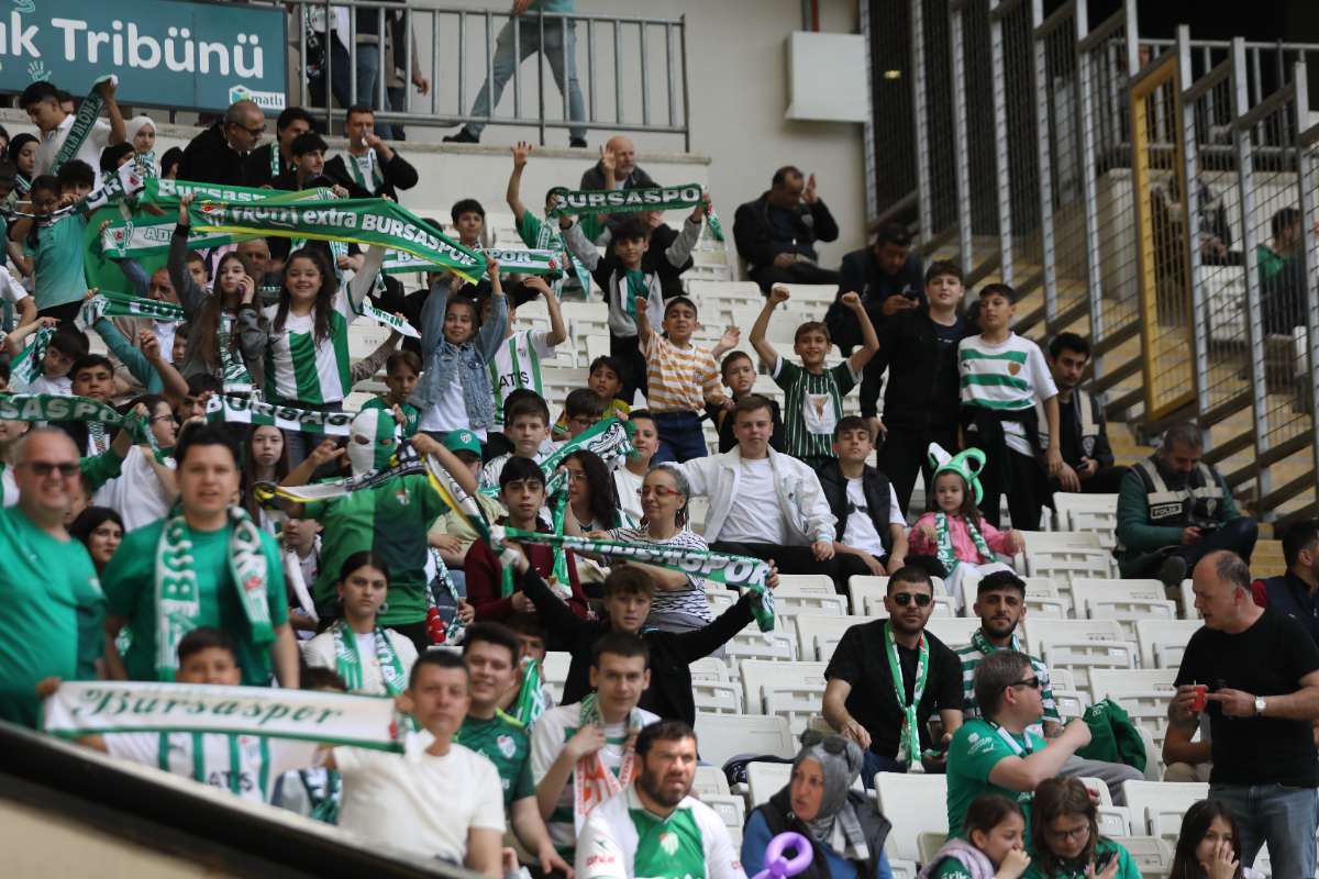 (FOTO GALERİ) BURSASPOR-BORNOVA FK TARAFTAR FOTOĞRAFLARI-1