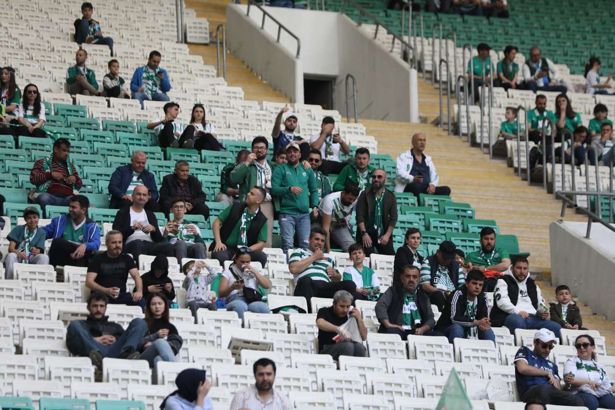 (FOTO GALERİ) BURSASPOR-BORNOVA FK TARAFTAR FOTOĞRAFLARI-1