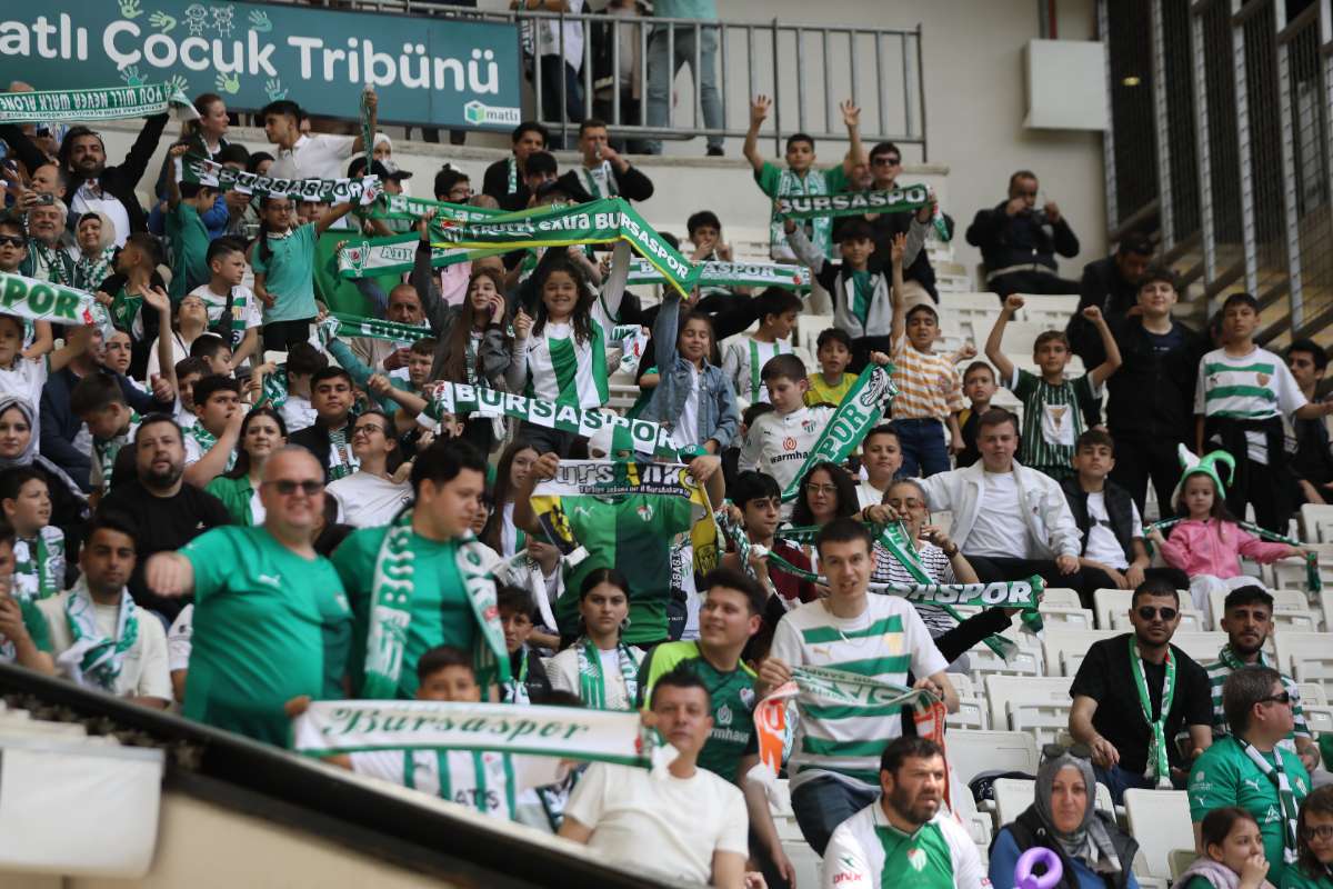 (FOTO GALERİ) BURSASPOR-BORNOVA FK TARAFTAR FOTOĞRAFLARI-1