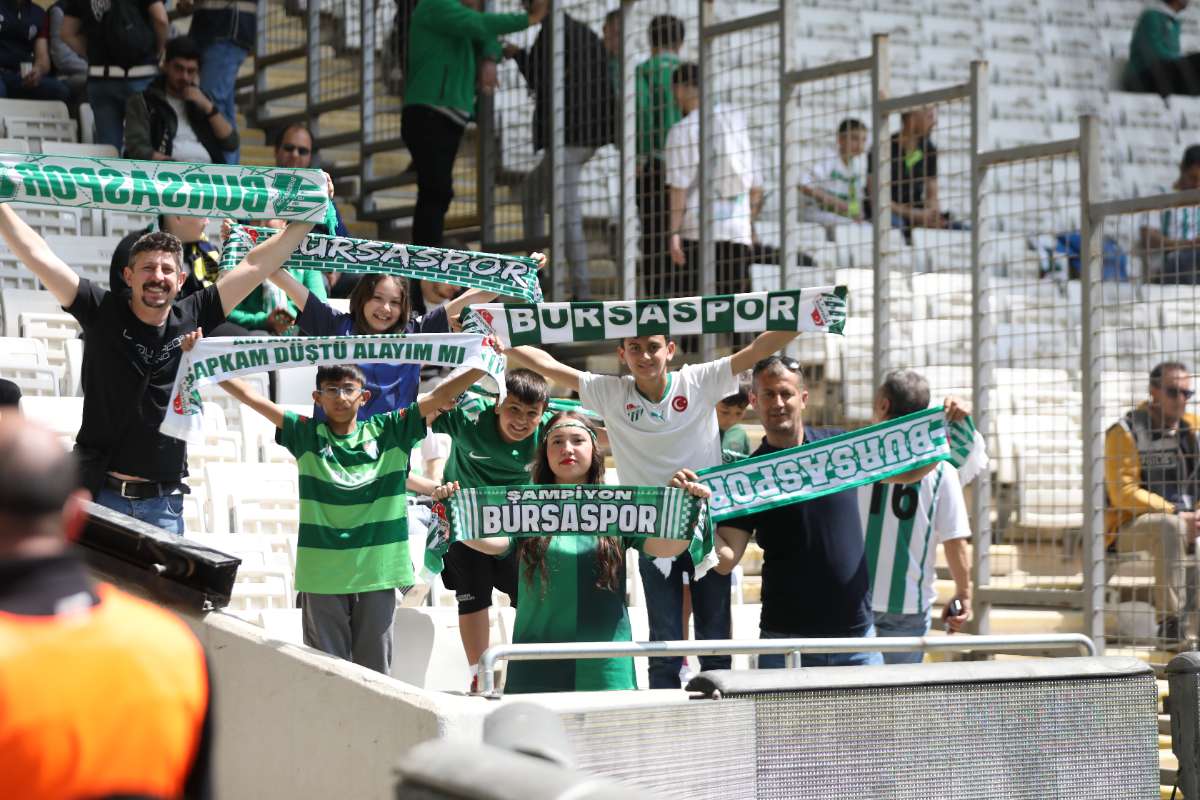 (FOTO GALERİ) BURSASPOR-BORNOVA FK TARAFTAR FOTOĞRAFLARI-1