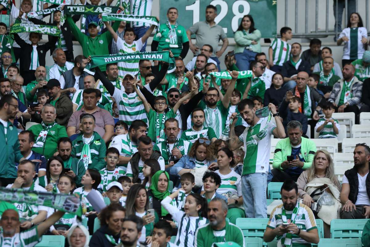 (FOTO GALERİ) BURSASPOR-BORNOVA FK TARAFTAR FOTOĞRAFLARI-1