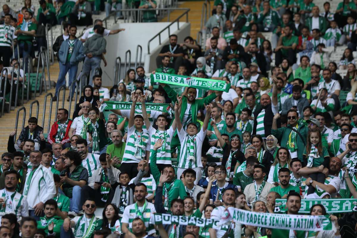 (FOTO GALERİ) BURSASPOR-BORNOVA FK TARAFTAR FOTOĞRAFLARI-1