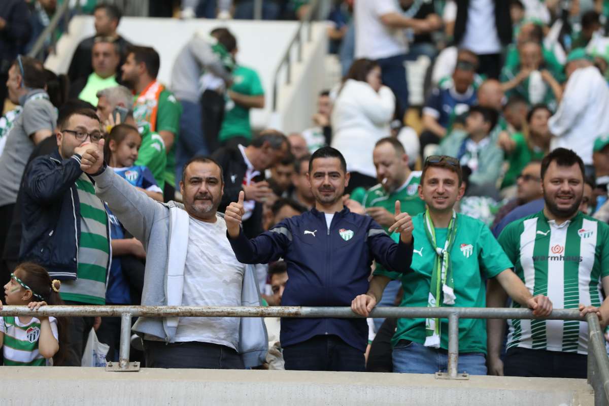(FOTO GALERİ) BURSASPOR-BORNOVA FK TARAFTAR FOTOĞRAFLARI-1