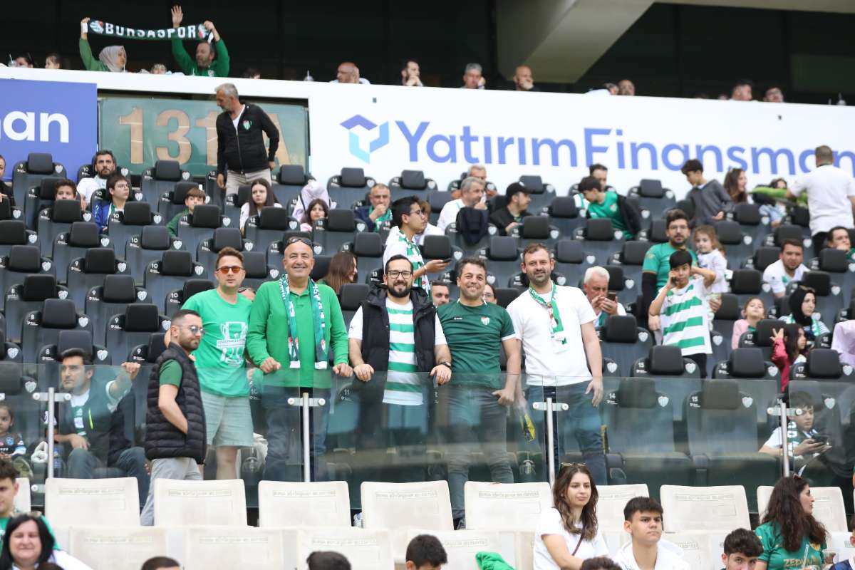 (FOTO GALERİ) BURSASPOR-BORNOVA FK TARAFTAR FOTOĞRAFLARI-1