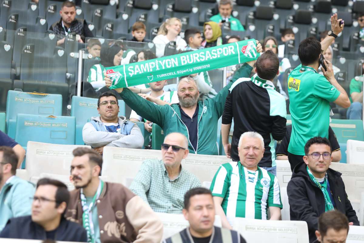 (FOTO GALERİ) BURSASPOR-BORNOVA FK TARAFTAR FOTOĞRAFLARI-1