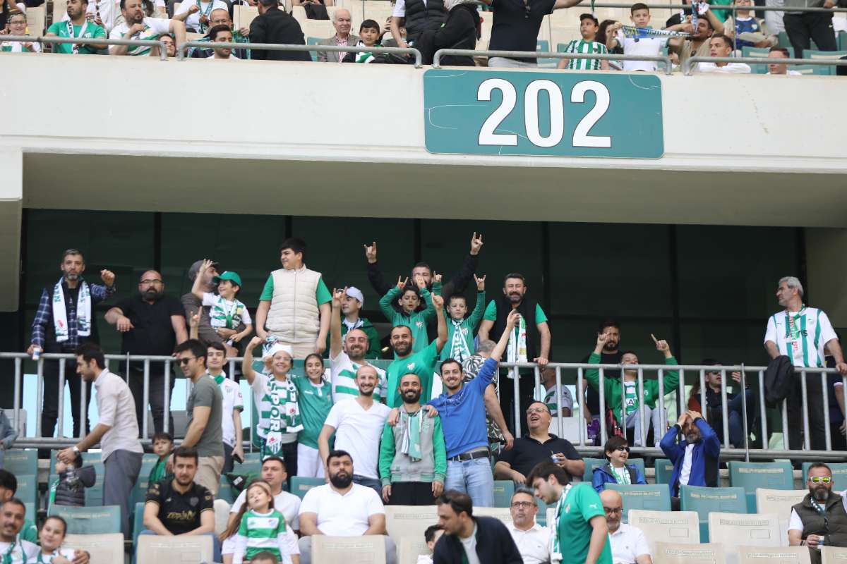 (FOTO GALERİ) BURSASPOR-BORNOVA FK TARAFTAR FOTOĞRAFLARI-1