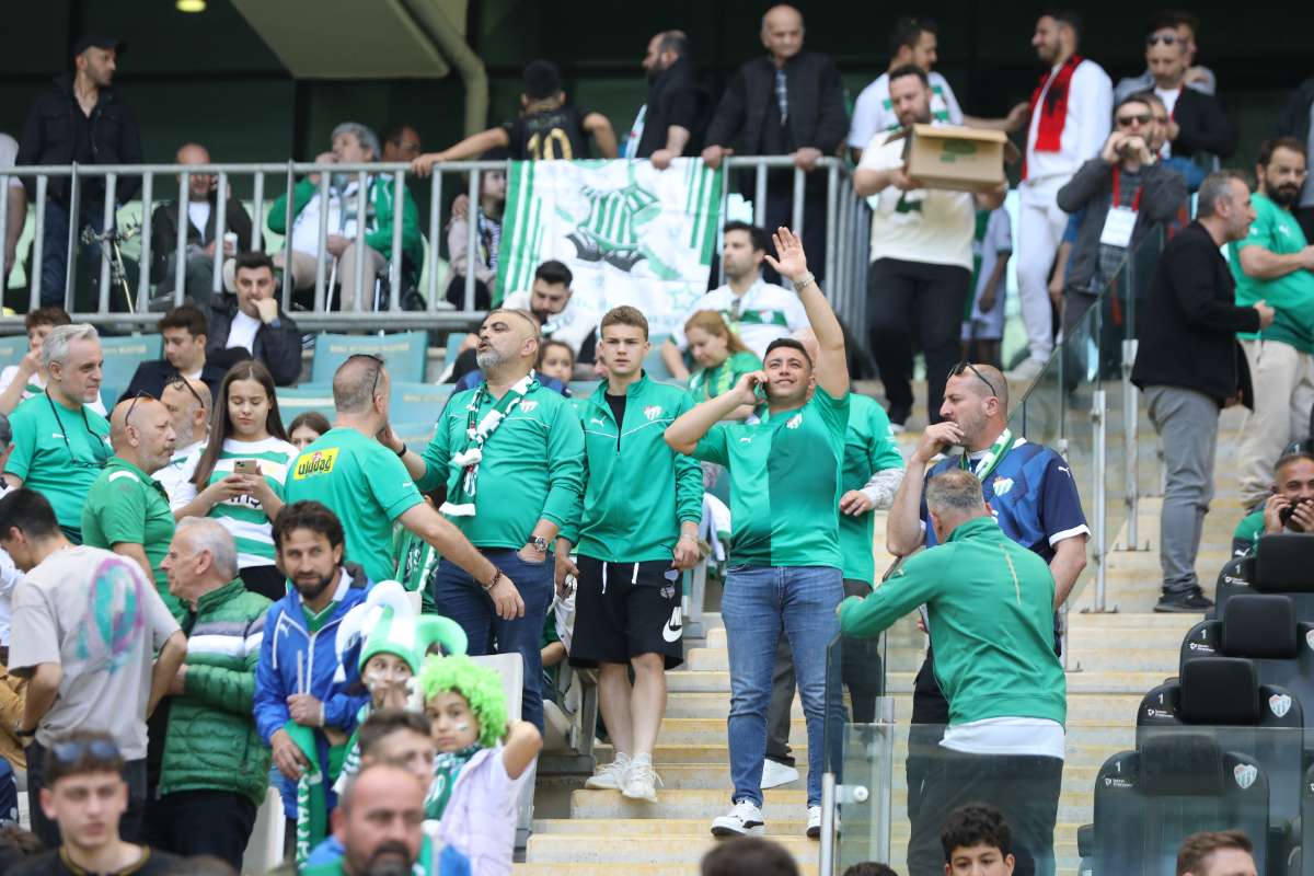 (FOTO GALERİ) BURSASPOR-BORNOVA FK TARAFTAR FOTOĞRAFLARI-1