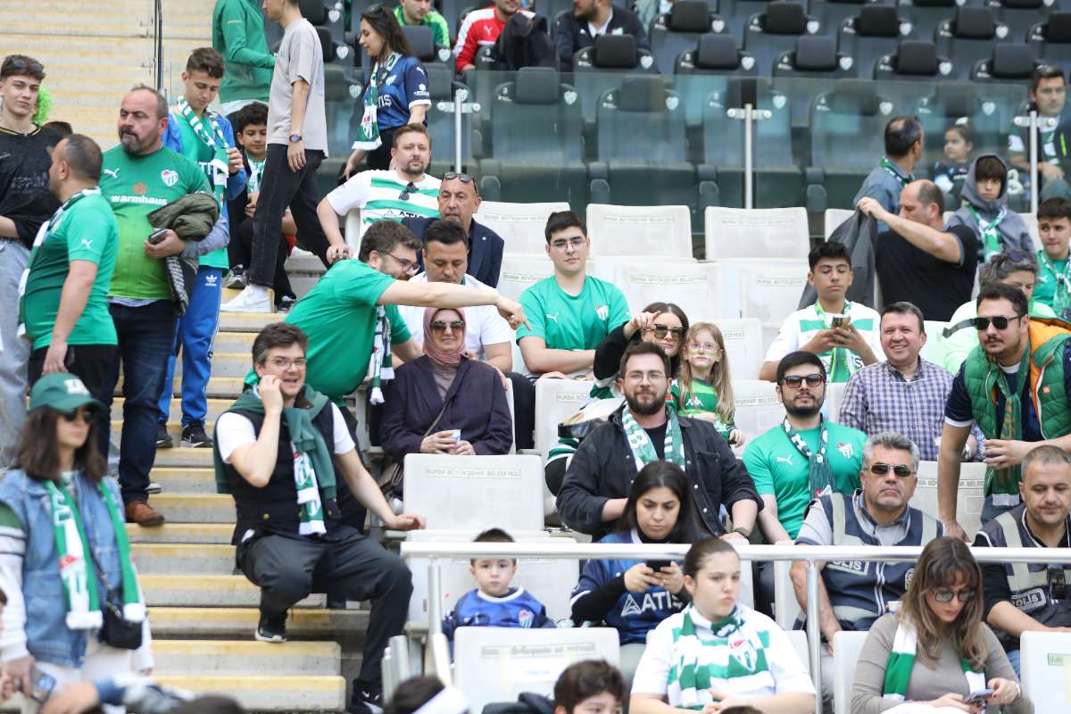 (FOTO GALERİ) BURSASPOR-BORNOVA FK TARAFTAR FOTOĞRAFLARI-1