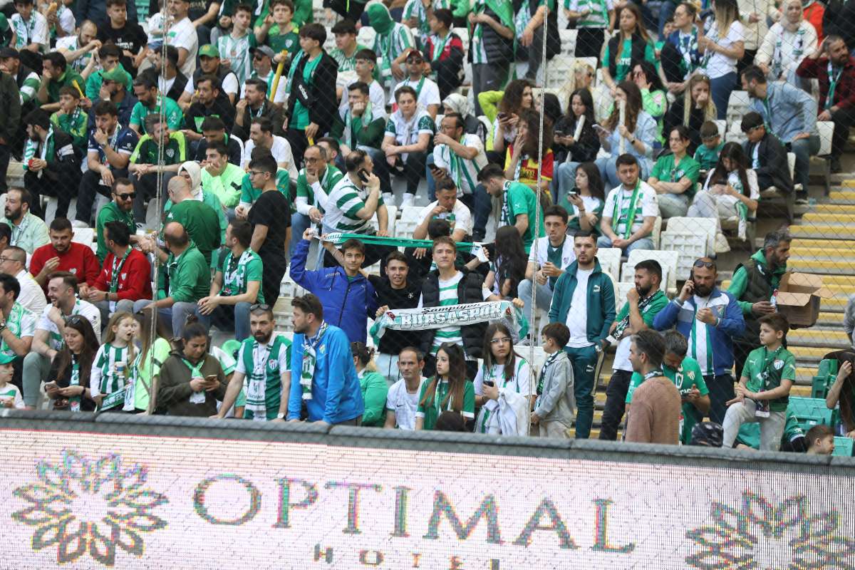 (FOTO GALERİ) BURSASPOR-BORNOVA FK TARAFTAR FOTOĞRAFLARI-1