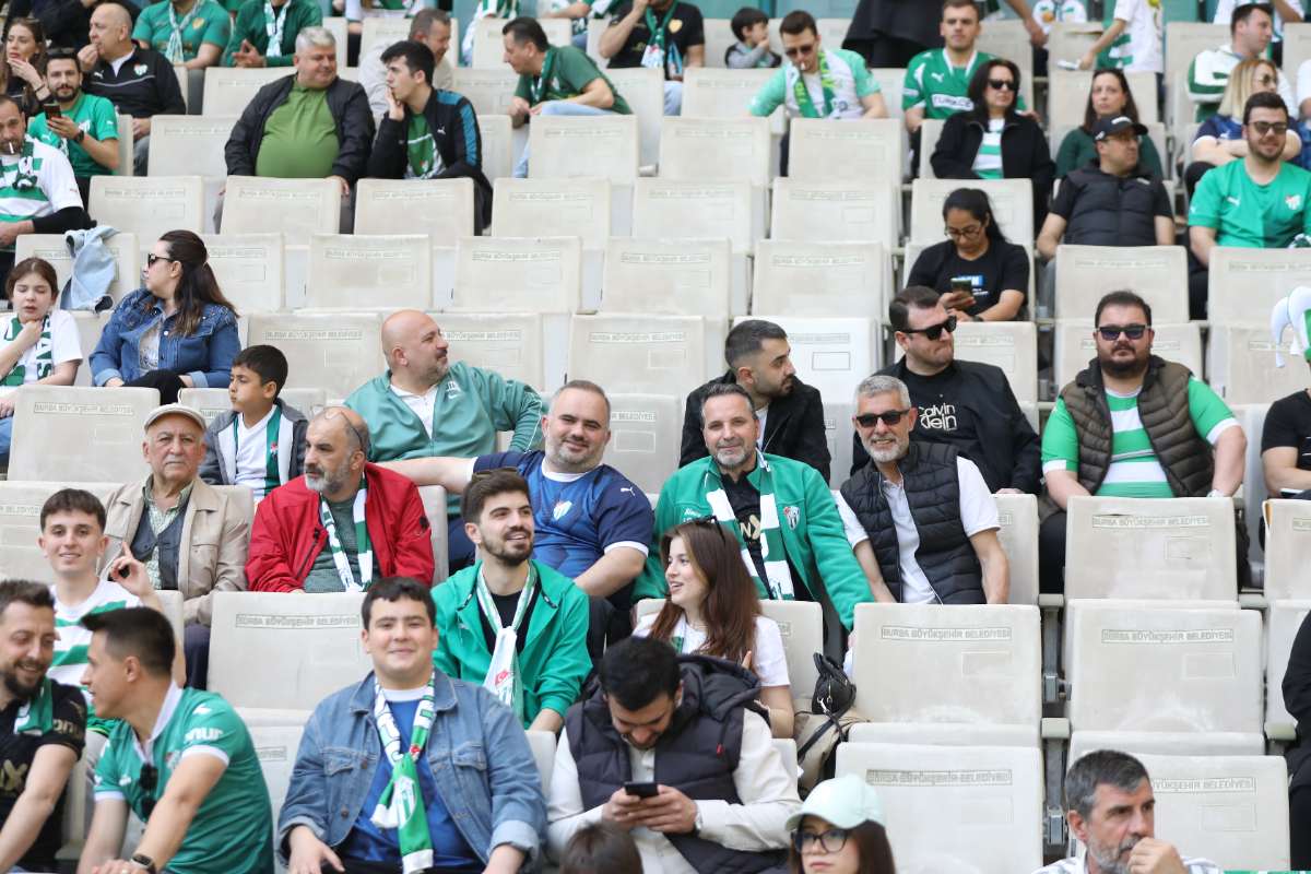 (FOTO GALERİ) BURSASPOR-BORNOVA FK TARAFTAR FOTOĞRAFLARI-1