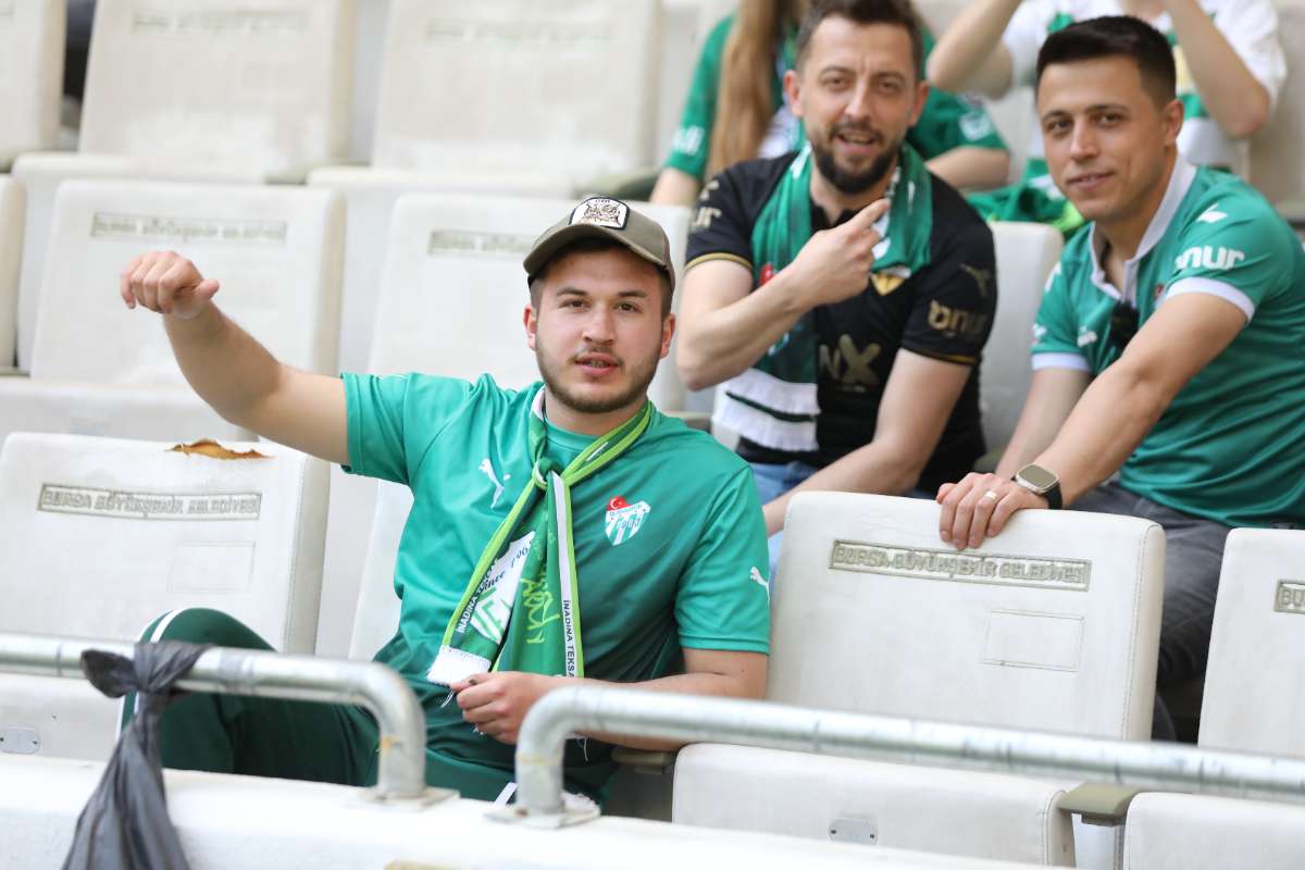 (FOTO GALERİ) BURSASPOR-BORNOVA FK TARAFTAR FOTOĞRAFLARI-1