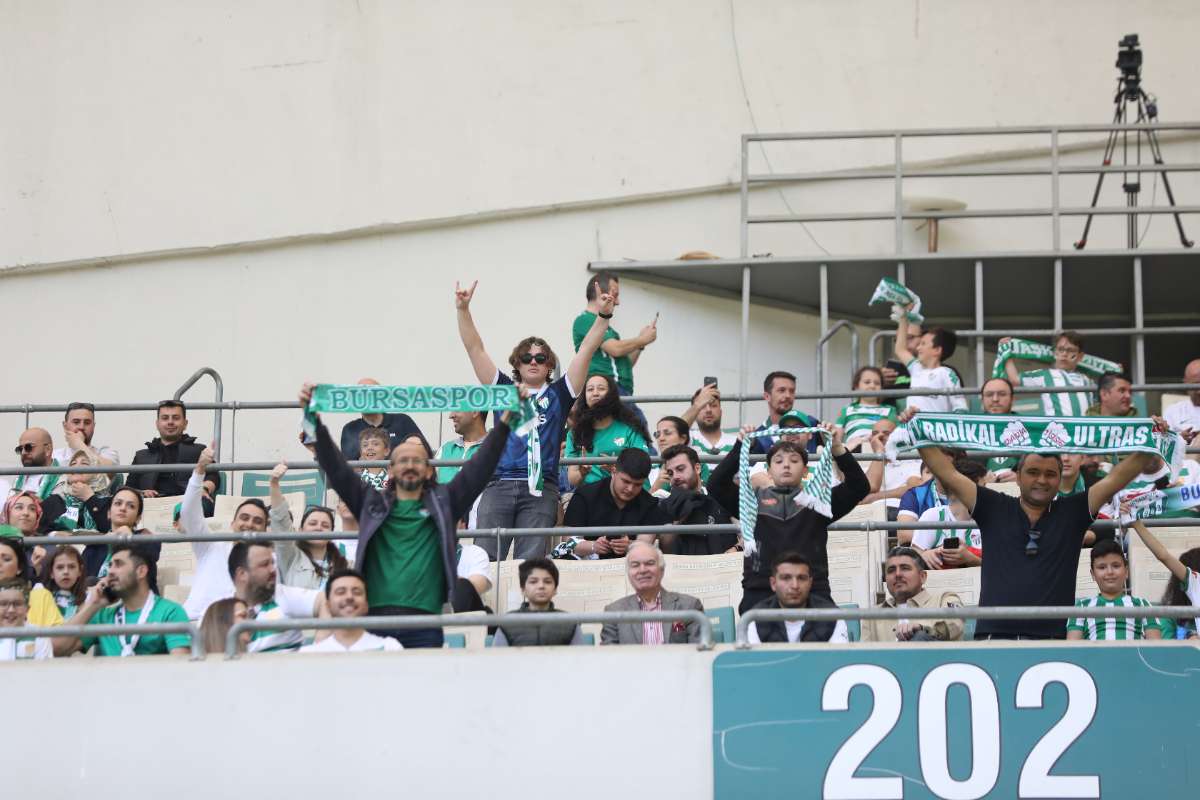 (FOTO GALERİ) BURSASPOR-BORNOVA FK TARAFTAR FOTOĞRAFLARI-1